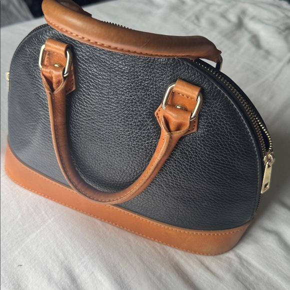 Divina Firenze Handbags - Quiet Luxury Made in Italy Leather Black and Tan Women's Handbag